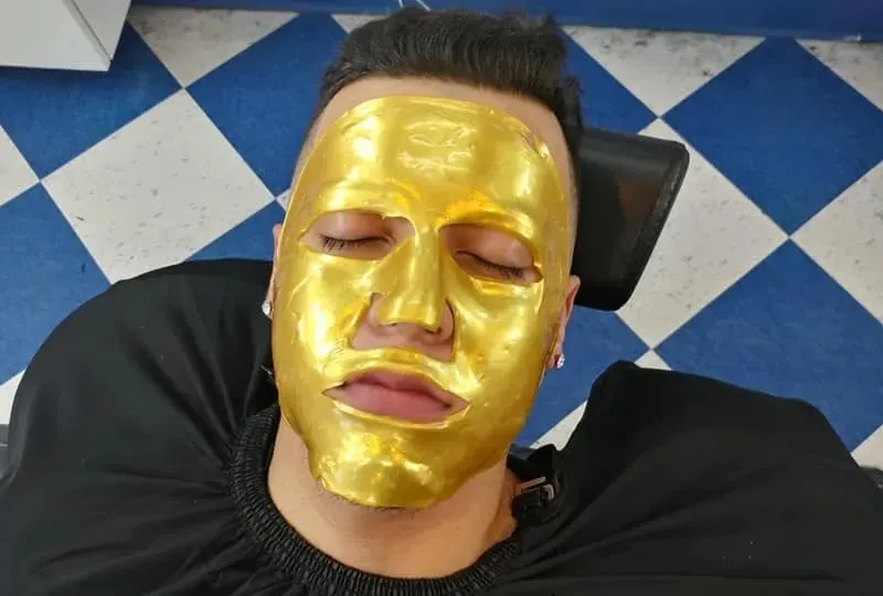 A gold mask facial